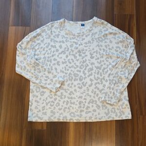 Old Navy Snow Leopard Long Sleeve Sweater Shirt